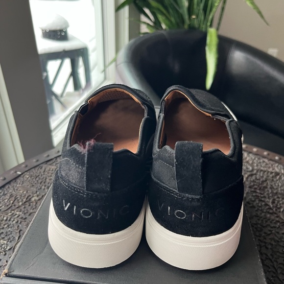 VIONIC KIMMIE PERFORATED SLIP ON SNEAKERS IN BLACK 8.5 - Picture 7 of 9